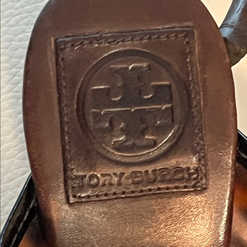 Tory Burch Brown Tortoiseshell Logo Thong Heeled Sandals 8 - Picture 15 of 16
